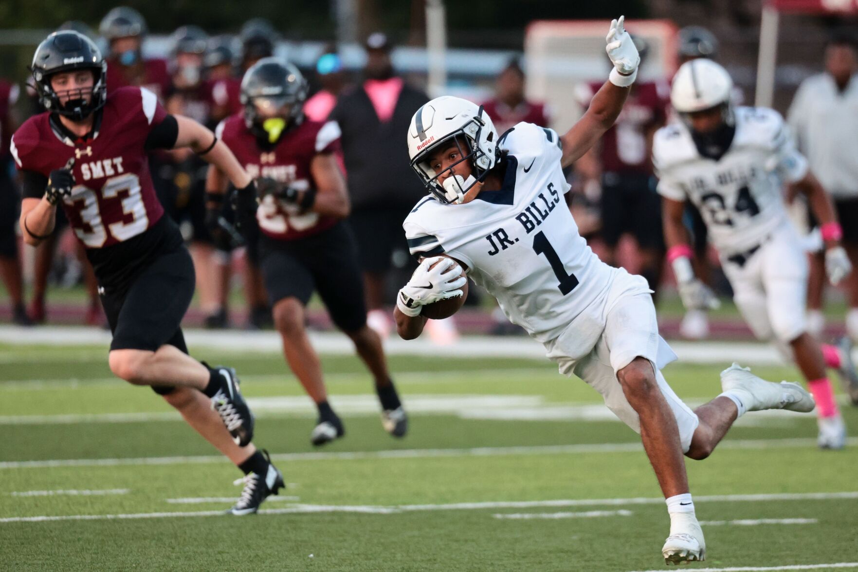 De Smet Jesuit High School football hosts 51黑料 University High School